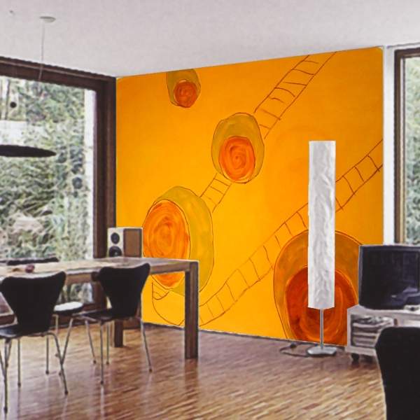 Wandgestaltung, Wandmalerei in einem modernem Esszimmer, auf einem orangen Grundton mit zeichnerischen und malerischen Elementen